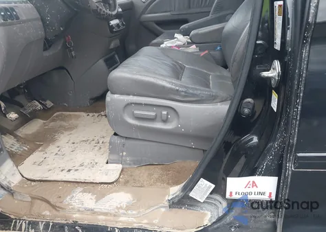 2010 Honda Odyssey Touring из США, поврежденный, VIN 5FNRL3H92AB084702